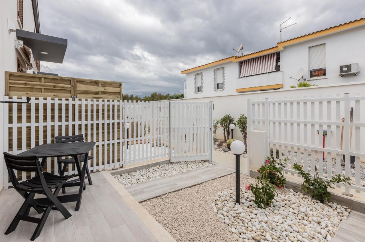 Pula Comfy Apartment W/ Private Parking Esterno foto
